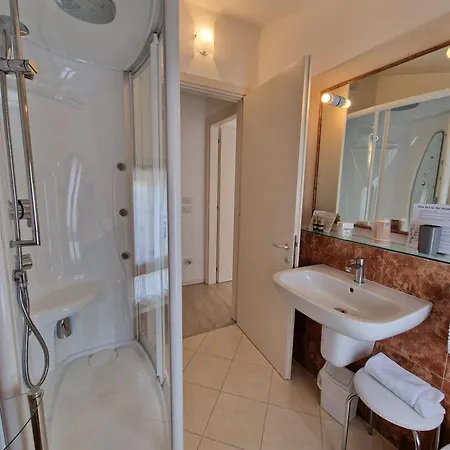 Anthea 3* Garda (Verona)