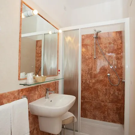 Anthea מלון גארדה