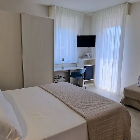 Anthea 3* Garda